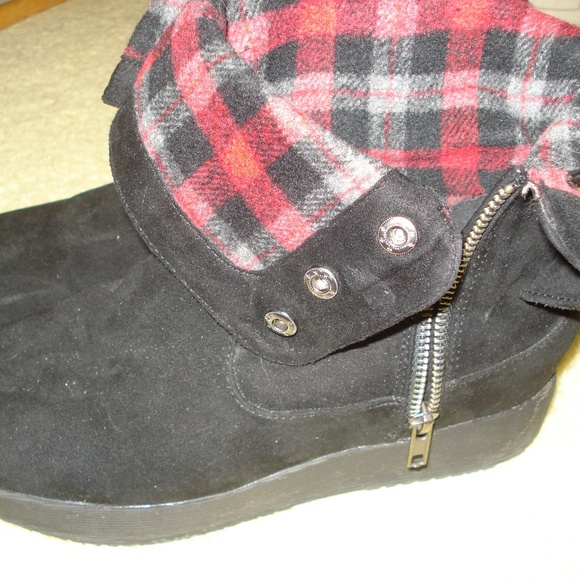 Boots - Picture 2 of 2